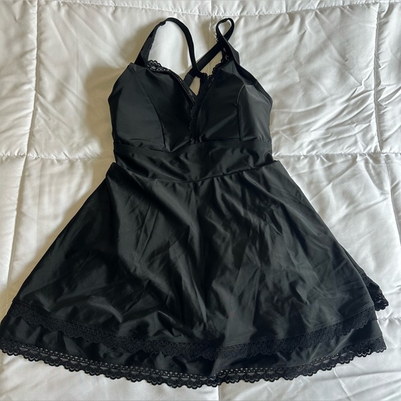 NEW Torrid WIRELESS LACE TRIMMED SWIM DRESS WITH BRIEF IN BLACK Sz 1 (14-16) - Picture 5 of 10